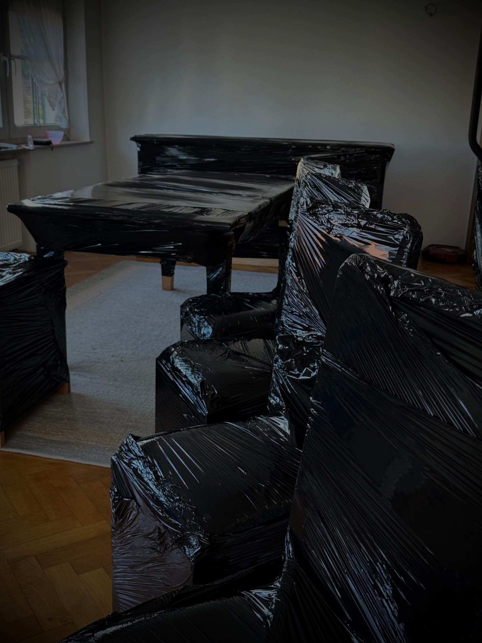 Fachgerecht verpackte Möbel vor dem Transport